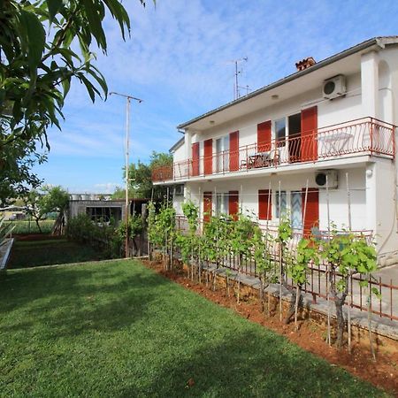 Apartments Franjo Near Center Πόρετς Εξωτερικό φωτογραφία
