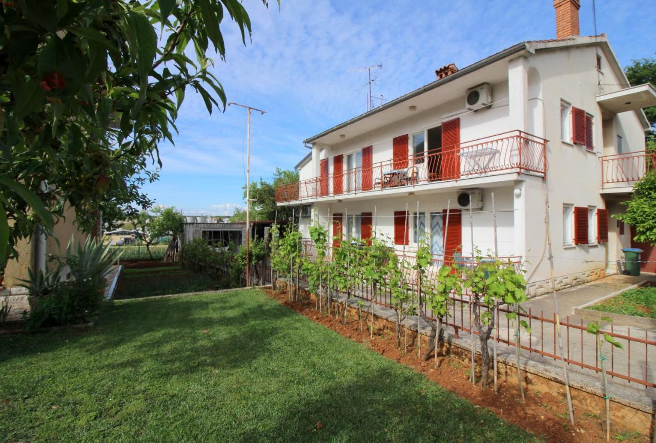 Apartments Franjo Near Center Πόρετς Εξωτερικό φωτογραφία