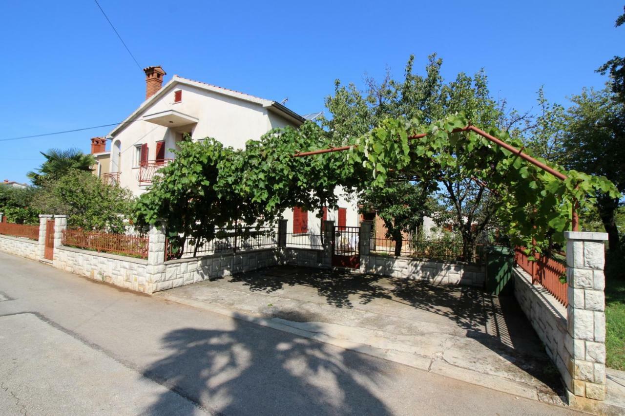 Apartments Franjo Near Center Πόρετς Εξωτερικό φωτογραφία