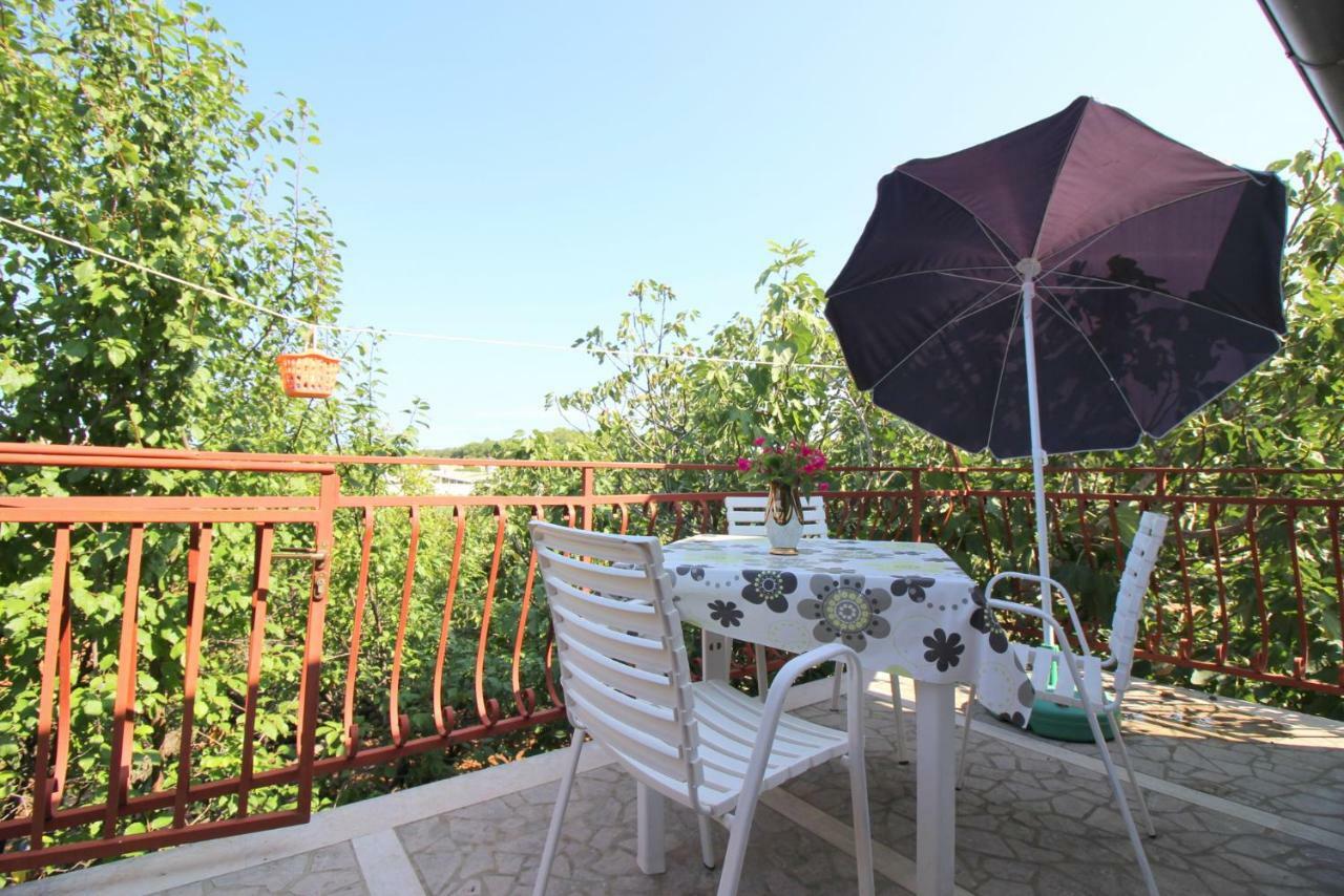 Apartments Franjo Near Center Πόρετς Εξωτερικό φωτογραφία